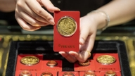 Os preços do ouro despencaram 45 milhões de VND por tael, e as cenas de pessoas em fila para comprar ouro desapareceram.