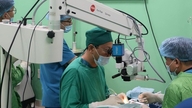 Mắt đỏ ngầu sau khi uống rượu bia, dấu hiệu cảnh báo nguy hiểm