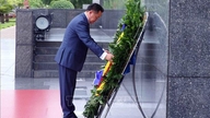 The Thai Prime Minister visits the mausoleum of President HÃ´ Chi Minh.