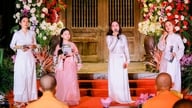 100'den fazla Budist, uyanış ve aydınlanma yolculuğunu konu alan bir müzik videosunda yer aldı.