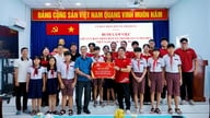 Mendermakan alat muzik Pancaragam kepada komune pulau Thanh An, Bandar Raya Ho Chi Minh.