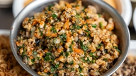 Un restaurant vietnamez cu chifle de orez, vechi de 53 de ani, unde „clienții occidentali îi depășesc numeric pe cei vietnamezi”, este lăudat de Michelin.
