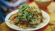 Desde un vendedor ambulante que vendía sopa de fideos con anguila en el Barrio Antiguo hasta un restaurante con estrella Michelin (Bib), que vende 300 platos al día.