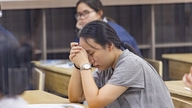 Non essendo riuscita ad entrare in una scuola superiore pubblica, una ragazza di Hanoi ha intrapreso una strada diversa e, tre anni dopo, ha ottenuto un risultato inaspettato.