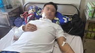 चार व्यक्तियों पर हथियारों का इस्तेमाल करके पैसे वसूलने और एक व्यक्ति को घायल करने का आरोप लगाया गया है।