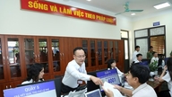 Hanoi meninjau satu tahun berjalannya sistem pemerintahan politik dan lokal dua tingkat.