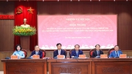 Hanoi evalueert een jaar van functioneren van het politieke systeem en het tweeledige lokale bestuursapparaat.