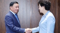 中国人民政治協商会議中央事務局常任委員のトラン・カム・トゥ氏が、中国人民政治協商会議全国委員会副主席と会談した。