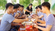Hidangan yang menyelerakan di rumah yang dibina dengan penuh belas kasihan.