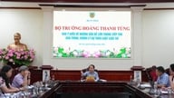 Minister Hoang Thanh Tung ledet møtet for å endre advokatloven.