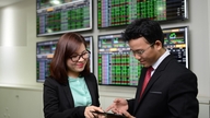 銀行の支援を受けて株価は回復した。