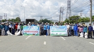 Tay Ninh : Plus de 110 personnes participent à une opération de nettoyage environnemental en réponse à la Journée mondiale de l'environnement 2026.