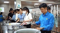การปรับปรุงคุณภาพอาหารในโรงอาหารของคนงาน: การลงทุนเชิงกลยุทธ์เพื่อการพัฒนาอย่างยั่งยืน