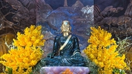 Why is jade often used to craft Buddha statues?