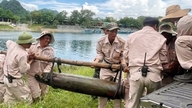 Quang Tri: Autoritățile se ocupă de două bombe mari descoperite într-o zonă aglomerată.