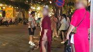 Purtarea unui ao dai (rochie tradițională vietnameză) cu un bikini în timp ce te plimbi prin Hoi An nu este doar vina turiștilor.