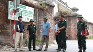 Réaliser des enquêtes de terrain afin de clarifier les informations concernant les fosses communes de martyrs dans la citadelle impériale de Hué.