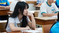 Selain tamat pengajian dari sekolah menengah, ramai pelajar darjah 12 mempunyai 3-4 peperiksaan lain untuk diambil untuk memasuki universiti.