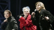 G-Dragon اور گروپ BIG BANG نے اپنے تاریخی دورے کے ایک حصے کے طور پر ہنوئی میں پرفارم کیا۔