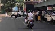 Gli agenti di polizia del distretto di Thuy Nguyen (Hai Phong) hanno prontamente assistito i candidati, aiutandoli ad arrivare in tempo al luogo dell'esame.
