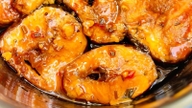 Jenis ikan ini tinggi protein dan kaya dengan mineral; memasaknya dengan cara ini akan menghabiskan keseluruhan periuk nasi.