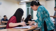 W pracach egzaminacyjnych z literatury trzech uczniów z Ho Chi Minh City wystąpił błąd drukarski, który zmusił ich do skorzystania z kopii zapasowych.