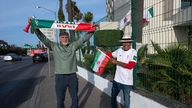 Para penggemar Iran tetap fokus pada Piala Dunia di tengah ketegangan dengan AS.