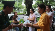 Barang-barang berharga di luar ruang ujian.