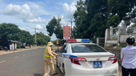 Les candidats qui avaient oublié leur convocation à l'examen ont été raccompagnés chez eux par la police de la circulation dans un véhicule spécialisé.