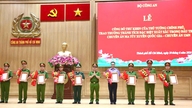 La polizia provinciale di Lam Dong ha ricevuto un encomio per il successo ottenuto nello smantellamento di un'organizzazione transnazionale di traffico di droga.