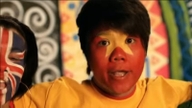 Ela é a única cantora vietnamita a se apresentar em um projeto musical da Copa do Mundo aos 19 anos; ninguém conseguiu algo semelhante nos últimos 15 anos.