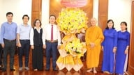 Vietnam Vatan Cephesi Merkez Komitesi, Vietnam Budist Derneği Merkez Komitesini ziyaret ederek tebriklerini iletti.
