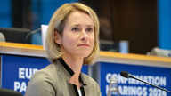 Pendirian tegas EU terhadap Rusia, sebagai "Wanita Besi", berisiko kehilangan kuasa.