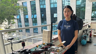 Melatih para insinyur robotika dan AI untuk memenuhi permintaan akan sumber daya manusia berteknologi tinggi.