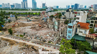 ภาพถ่ายระยะใกล้ของสถานที่ก่อสร้างขนาดใหญ่ที่กำลังเตรียมการสำหรับโครงการอุโมงค์ลอดใต้ถนนเวสต์ทังลอง มูลค่ากว่า 1.1 ล้านล้านดอง