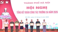 Hanoi concludes a working trip to visit and encourage the military and civilians of the Truong Sa archipelago and the DK-I platform.