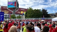 Um espetáculo multicultural nos arredores do Estádio de Toronto.