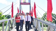 Vinh Te Ward inaugurează podul care leagă Vinh Khanh 1 și cătunele Vinh Xuyen.