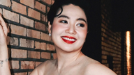 레 칸, 1000억 VND 챙겨.