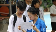 Oltre 5.500 studenti si stanno concentrando sulla preparazione all'esame di ammissione al decimo anno presso la scuola secondaria e superiore Nguyen Tat Thanh.