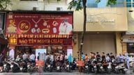 តម្លៃមាសចុងក្រោយបំផុតនៅថ្ងៃនេះ (ថ្ងៃទី 14 ខែមិថុនា) នៅតែមិនផ្លាស់ប្តូរ៖ អ្នកទិញតម្រង់ជួរជាហ្វូងមនុស្សយ៉ាងច្រើន ប៉ុន្តែហាងនានាកំពុងលក់ចេញយឺតណាស់។