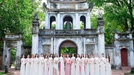 បេក្ខនារីឆ្នើមទាំង ២០ រូបនៃកម្មវិធីប្រកួត "Miss Vietnamese Ao Dai Heritage Global 2026" បានត្រៀមខ្លួនរួចរាល់ហើយដើម្បីចូលរួមវគ្គផ្តាច់ព្រ័ត្រ។