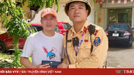 ตำรวจจราจรฮานอยคืนกระเป๋าสตางค์ที่มีเงินเกือบ 30 ล้านดองเวียดนามให้กับเจ้าของ