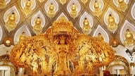 A cúpula que cobre a estátua de Buda impressiona os visitantes, fazendo-os sentir como se estivessem 'em outro mundo'.