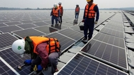Pourquoi les panneaux solaires noirs sont-ils plus populaires que les panneaux transparents ?