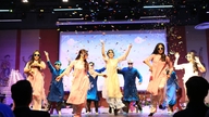 Ekspatriat muda Vietnam menyebarkan budaya Vietnam di Paris melalui festival "Bonjour Vietnam".