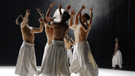 Le spectacle de danse contemporaine française « Destin du jour et de la nuit »