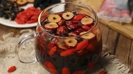 Ramai wanita menyukai teh kurma merah dan goji berry kerana mereka berfikir 'lebih banyak anda minum, lebih sihat': Apa kata doktor?