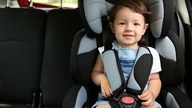 Aspectos a tener en cuenta al equipar a su hijo con una silla de coche.