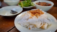 ¿Cuáles son las diferencias entre los tres restaurantes tradicionales de rollos de arroz al vapor de Hanoi que recibieron elogios de la Guía Michelin?